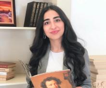 студентка с книгой