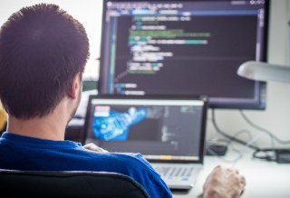 программист