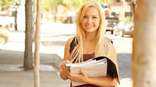 счастливая студентка